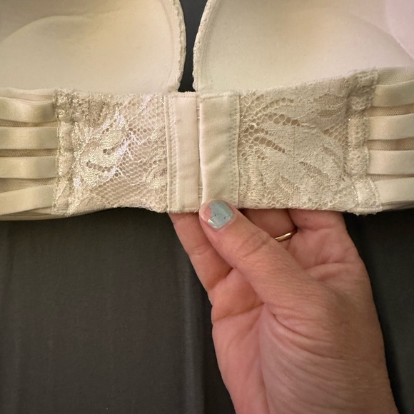Victoria's Secret Cream Lace Strapless Bra - Picture 5 of 11